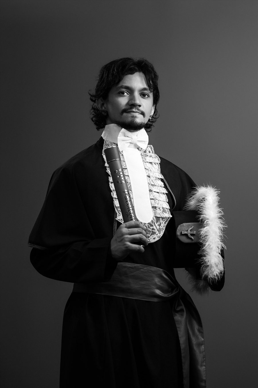 Retrato institucional de David F. Santos em preto e branco